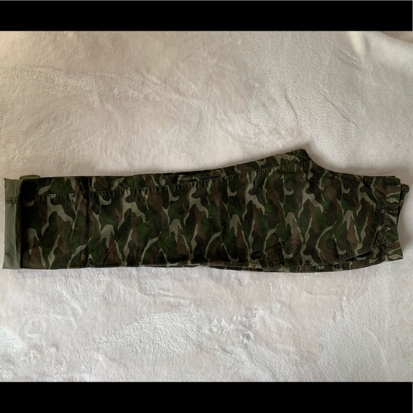 Gap Straight Leg Khakis - Picture 2 of 2